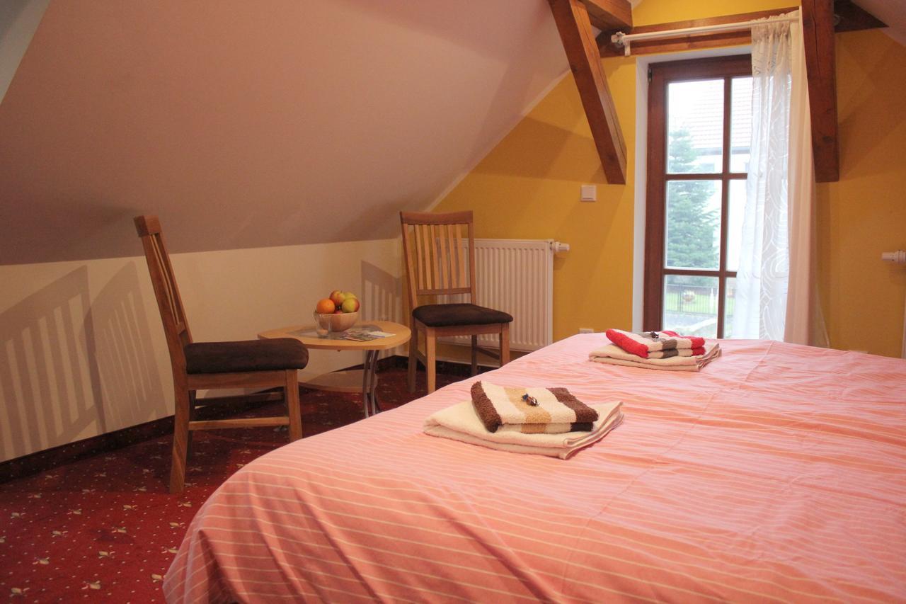 Altjessen 57 Pension&Restaurant Pirna Extérieur photo